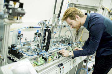 Manpower supply service for mechanical, automated and electrical systems Third party labor service: welder, electrician, mechanical fitter, pipe fitter
