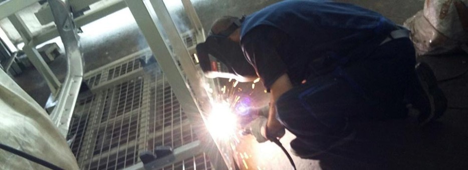 Industrial welding service for metal carpentry on behalf of third parties. Spot, oxyacetylene, TIG, wire, electrode, arc welding